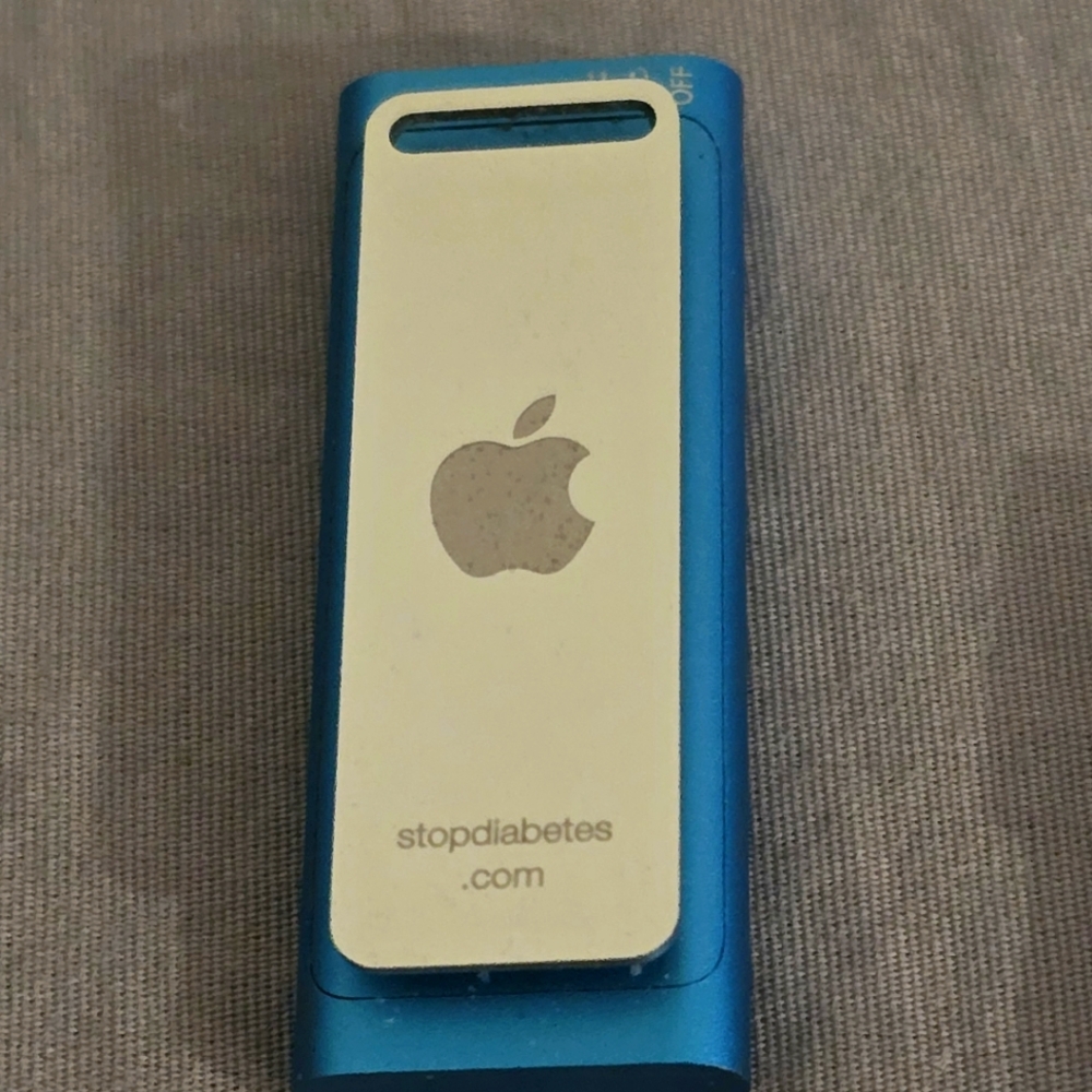 Apple ipod shuffle 3rd generation 2gb -blue